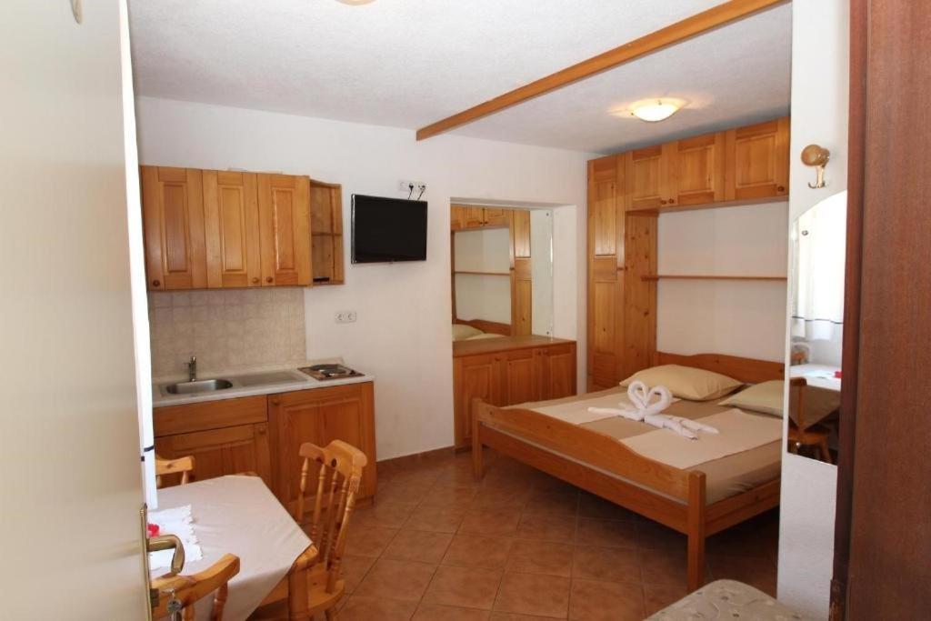 Lovely Studio Apartments Mali Raj Vrsar Exterior foto